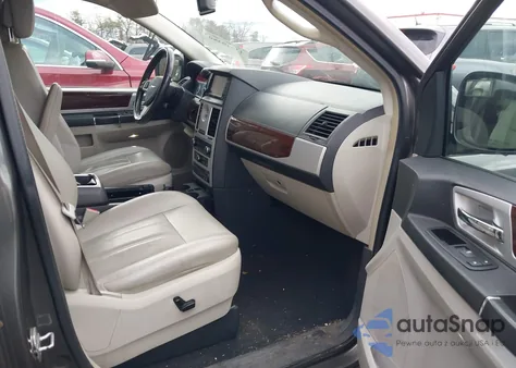 2010 Chrysler Town & Country Touring Plus из США, поврежденный, VIN 2A4RR8DX6AR405199